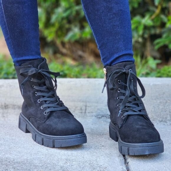 Womens Suede Combat Ankle Boots Lace Up Heeled Black Color - Picture 4 of 6